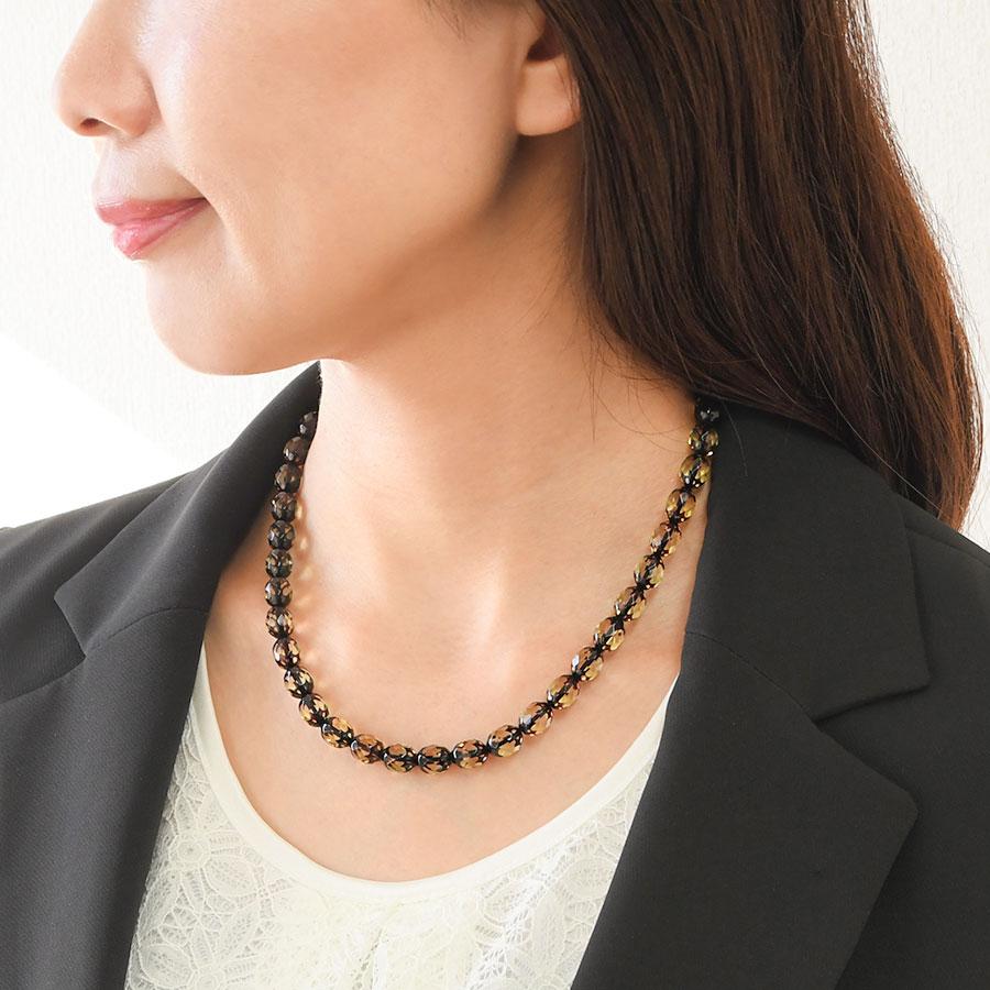 ファセットカット アンバー ネックレス キラキラ で シック な 琥珀
