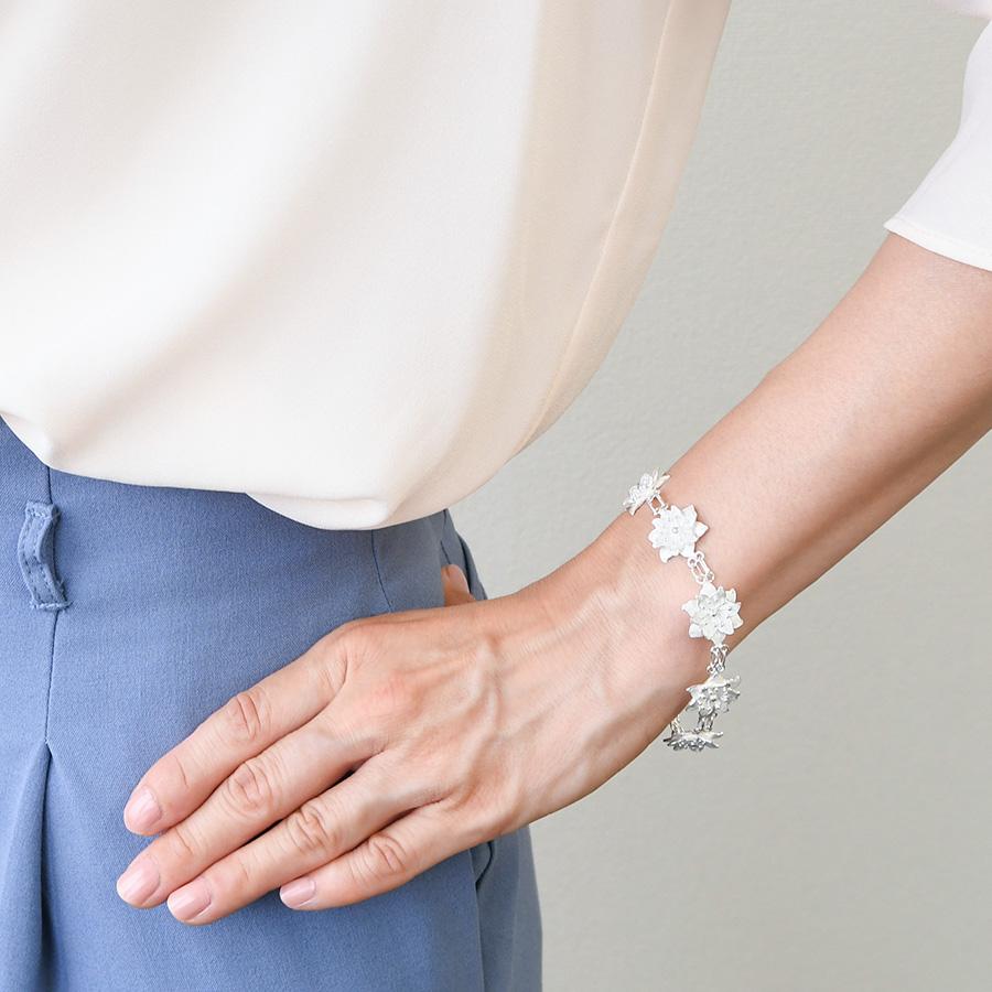 シルバー フィリグリー フラワー ブレスレット 繊細に編み込まれ