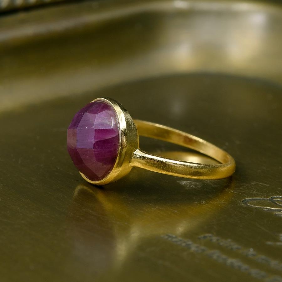 ルビー リング チェスカットがきらめく大粒ルビー KA02 SRG0330