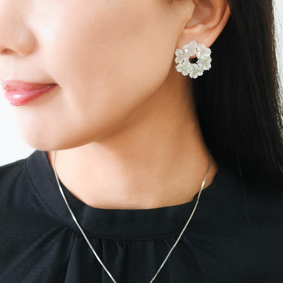 シェル フラワー リース ピアス マザーオブパール 白蝶貝 はんなり