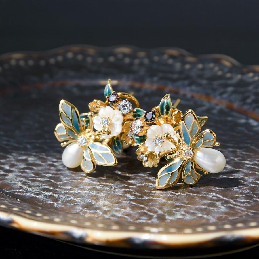 花とハチ ピアス イヤリング ブルー フラワー パール エナメル KA18