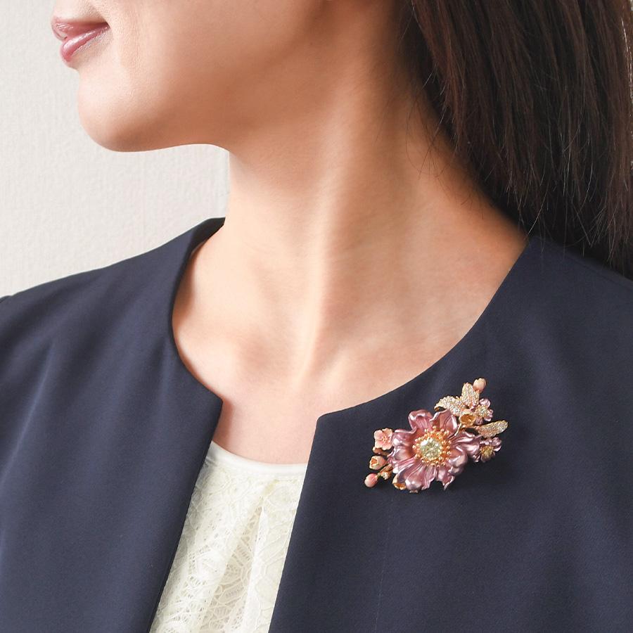 ピンク フラワー ブローチ エナメル メタリック KA18 2PS0178201300GP |  | 02