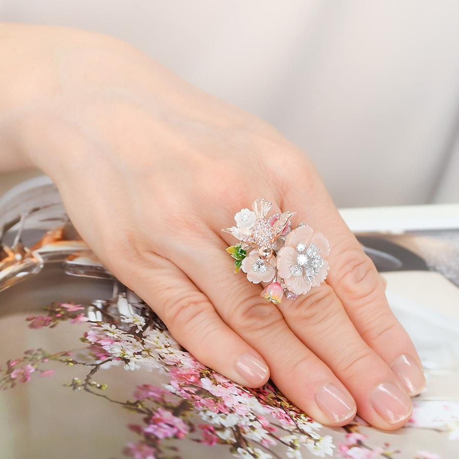 クレイサス【美品】カメリア花 ピンク&ホワイト指輪　リング スプリングガーデン ピンクフラワー リング 華やか大ぶり！ 花 小鳥
