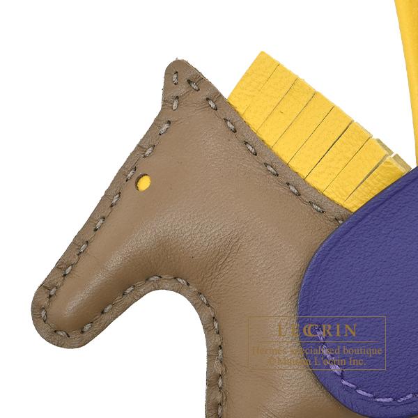 HERMES（エルメス） ロデオチャームペガサスPM エトゥープ
