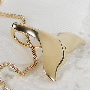 K18YG WHALE TAIL ペンダント 送料無料 K18 18金 18金 ゴールド ハワイ アロハ カヒコ クジラの尾 クジラのしっぽ プレゼント 人気 可愛い ペンダント ALH-0004の画像
