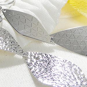 K18 YG WG テクスチャ− プレート ピアス 送料無料 18金 ゴールド 人気 可愛い 揺れる プレゼント オシャレ フック 大ぶり 地金 個性的 菱形モチーフ ALH-0026の画像