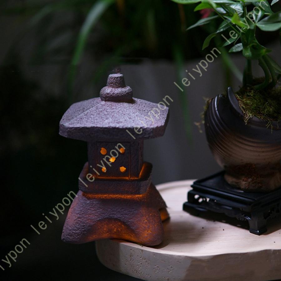 ランタン　花器　オブジェ　置物 日本の屋外庭園 ソーラーランタン 樹脂像 和風 四角 四足 灯篭
