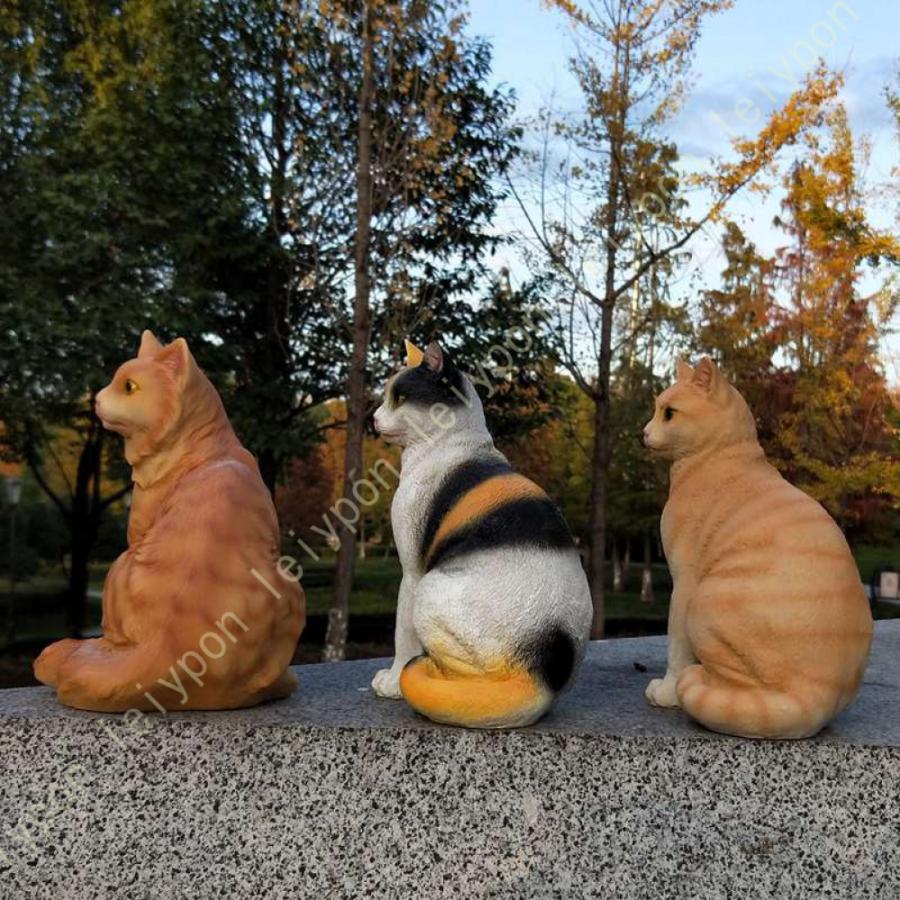 置物（猫）週末限定お値下げ 置物 猫 樹脂 レジンキャスト オブジェ うつ伏せの猫 赤い服を着