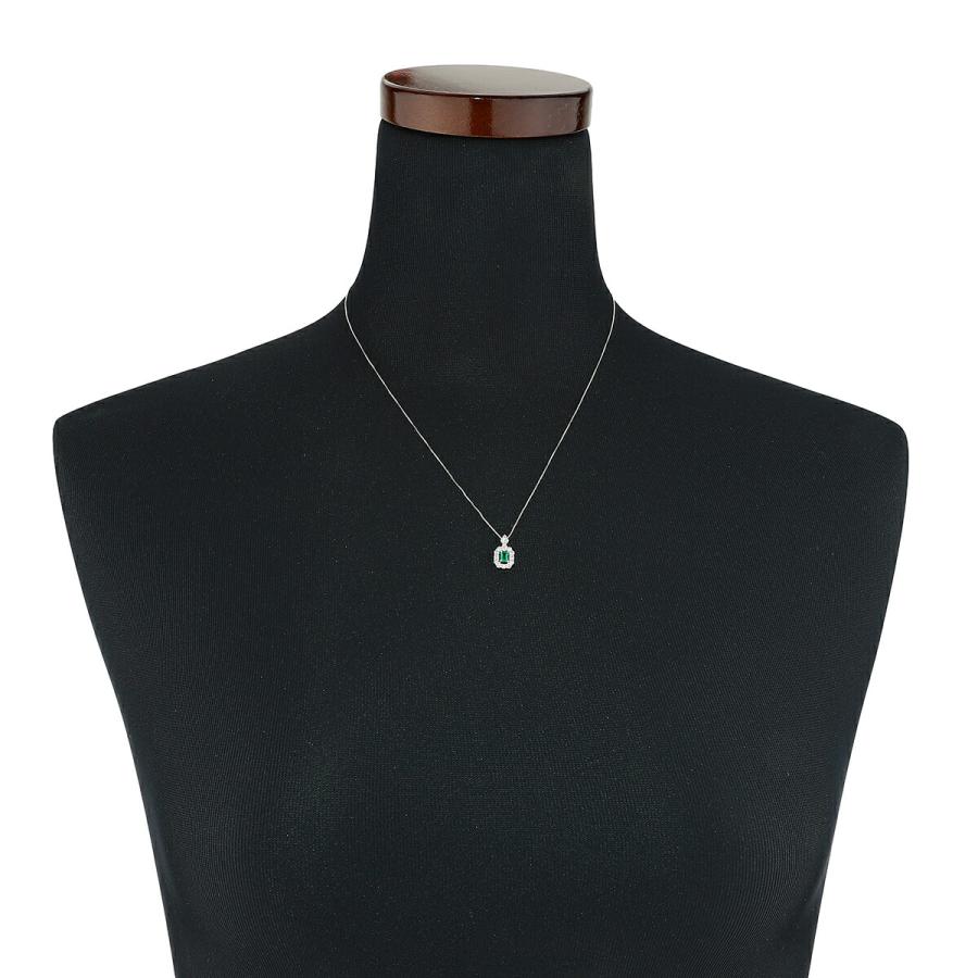 ヘイローデザインペンダントネックレス エメラルド 0.28ct 