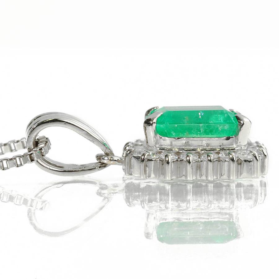 pt850 エメラルドとダイヤモンドのネックレストップ ヘイロー エメラルド 0.76ct ダイヤモンド プラチナ Pt850 ヘイローペンダント