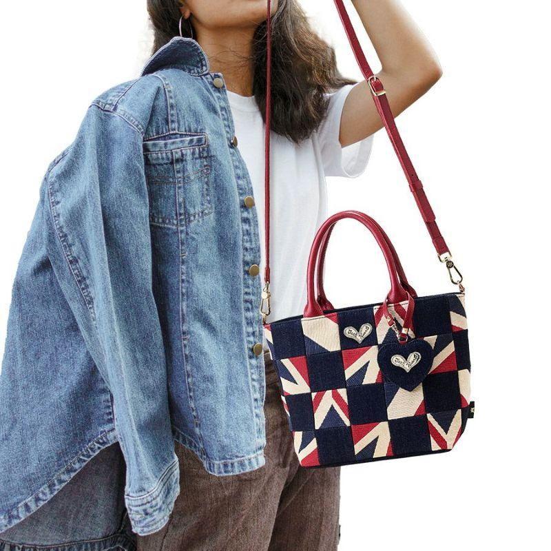 Think Bee! シンクビー　デニムパッチワーク柄　トートバッグ　花レザー付 希少 美品✨Think Bee! デニム トートバッグ パッチワーク 花チャーム