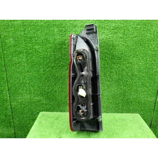 ハイエース LDF-KDH206K 右テールランプ 058  コイト 26-120 81550-26201 81550-26202 7974 | ハイエース | 03