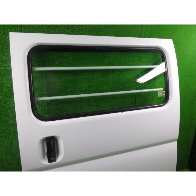 格子付　キャラバン KR-VWME25 左RドアASSY　左スライドドア QM1 白   H2101-VW0ME  7983　ヒンジ欠品　ガラス固定式 |  | 05