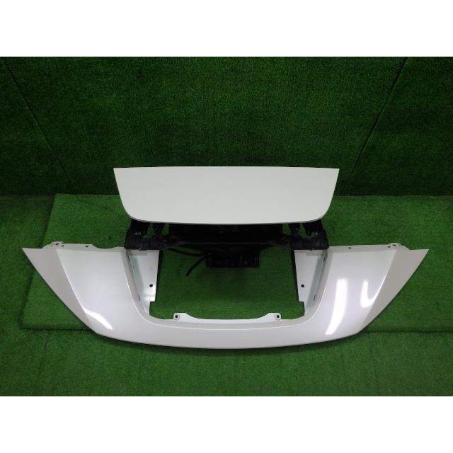 リーフ ZAA-ZE1  XBJ 白パール  充電口パネル/ステー付/パネル付 65701-5SK7A  8145 | リーフ