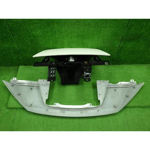 リーフ ZAA-ZE1  XBJ 白パール  充電口パネル/ステー付/パネル付 65701-5SK7A  8145 | リーフ | 05