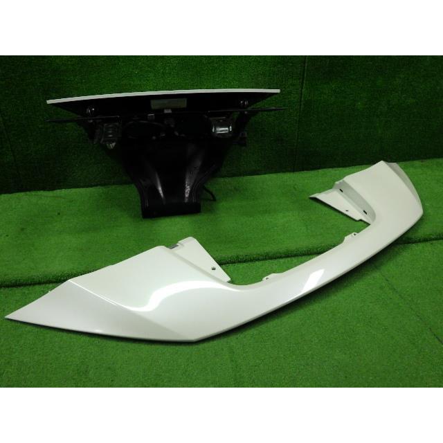 リーフ ZAA-ZE1  XBJ 白パール  充電口パネル/ステー付/パネル付 65701-5SK7A  8145 | リーフ | 06