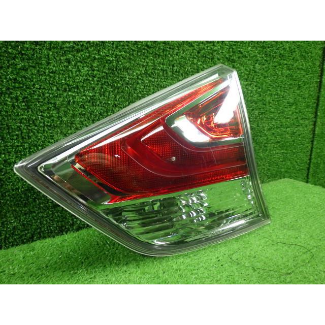 エクストレイル DBA-NT32 右フィニッシャーパネル 右テールランプ内側  コイト 226-17939 26550-4CA1B  8328 | エクストレイル | 05