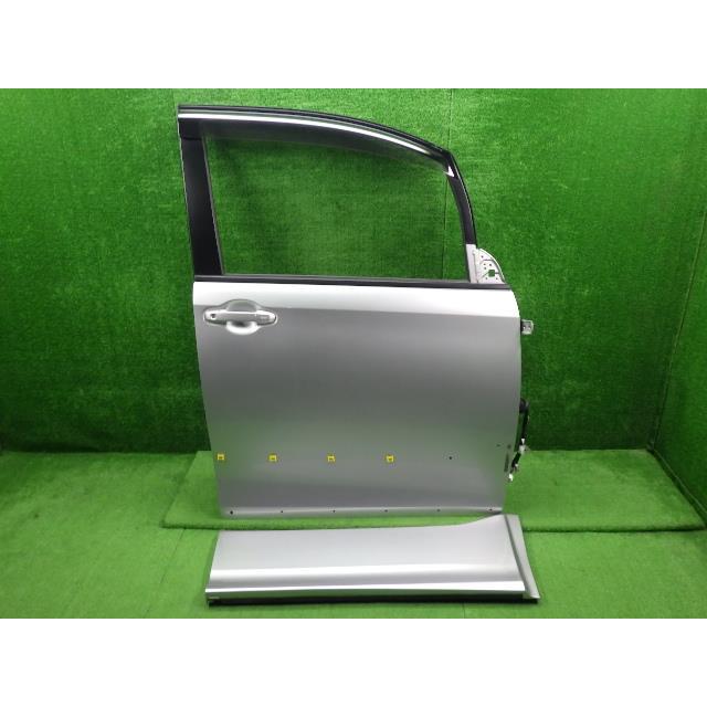 ノア DBA-ZRR85W 右FドアASSY 1F7 銀   67001-28260  8393 | NOAH