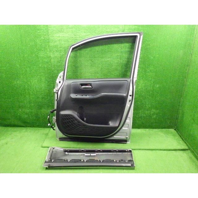 ノア DBA-ZRR85W 右FドアASSY 1F7 銀   67001-28260  8393 | NOAH | 04