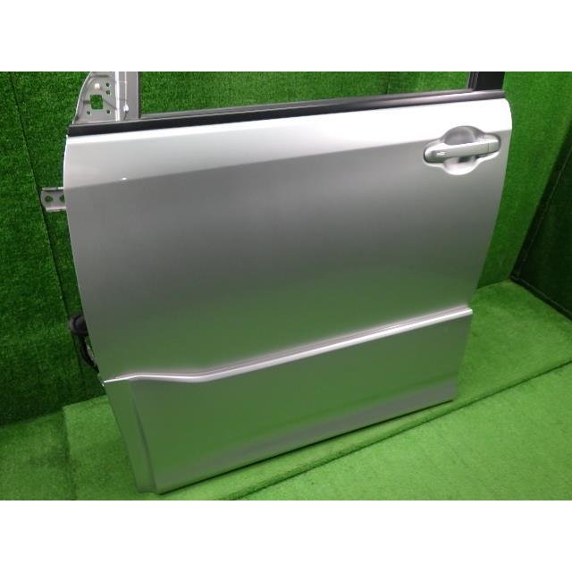 ノア DBA-ZRR85W 左FドアASSY 1F7 銀   67002-28280  8393 | NOAH | 02
