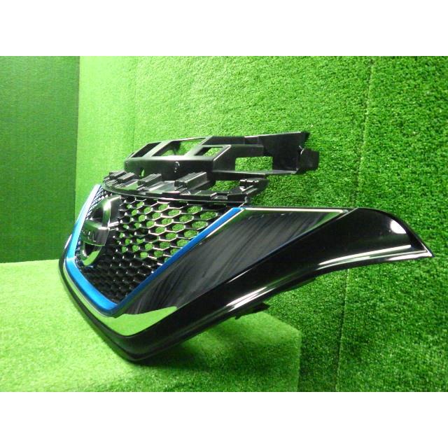 ノート DAA-HE12 ラジエータグリル カメラ付/メッキ/洗車傷程度♪ 62310-5WK6B  8518 | ノート | 01