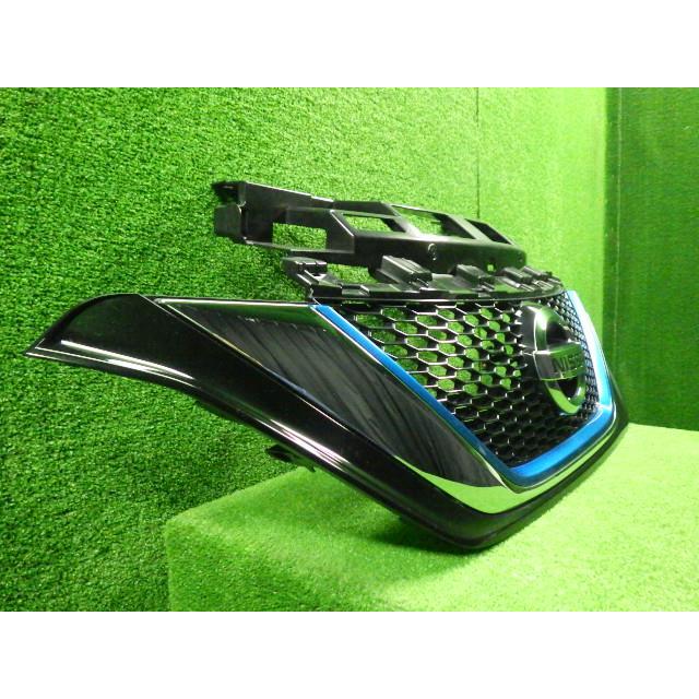 ノート DAA-HE12 ラジエータグリル カメラ付/メッキ/洗車傷程度♪ 62310-5WK6B  8518 | ノート | 02