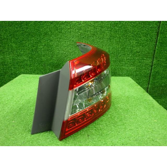自動車用 テールランプ 左右セット tb17 シルフィ DBA-TB17 右テールランプ スタンレー P8973 26550-3SB0B 8640