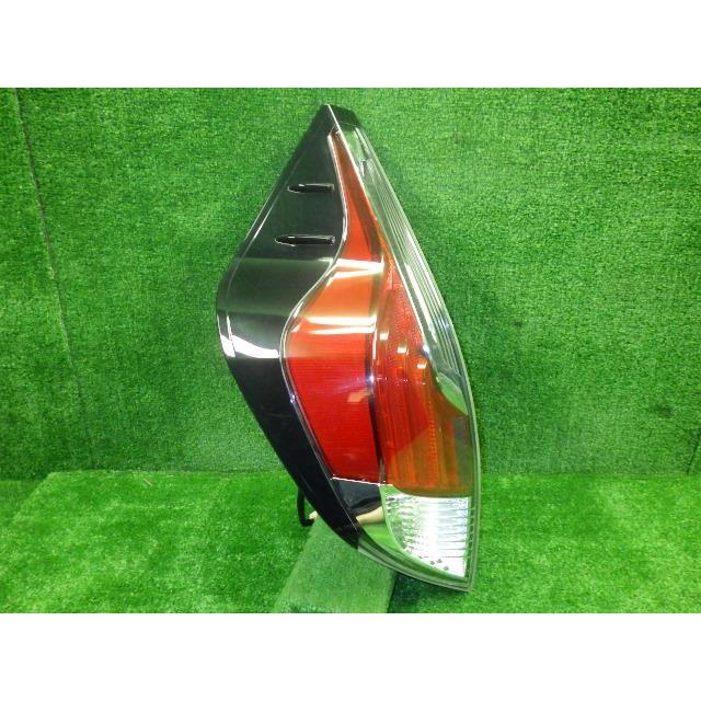 アクア DAA-NHP10 左テールランプ 81561-52D01 8762 : リプロ企画