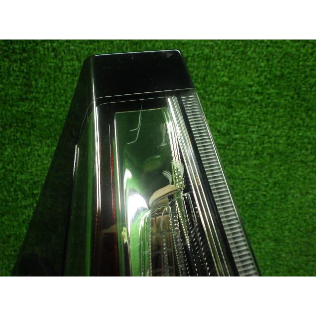 アクア DAA-NHP10 左テールランプ 81561-52D01 8762 : リプロ企画