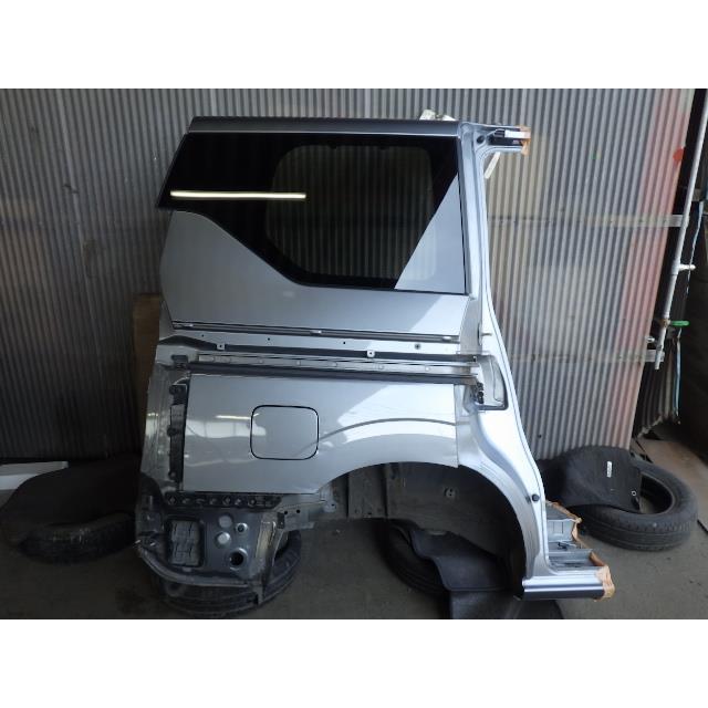 送料要確認 セレナ 5AA-GFNC27 右Rクォーターパネル KAD   ガラス付   8994 | セレナ