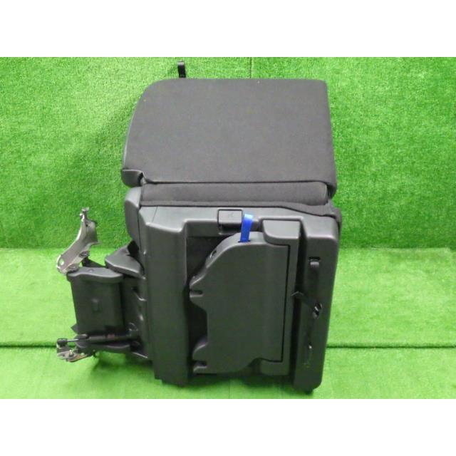 セレナ 5AA-GFNC27 Rシート    サードシート左側 防水仕様車  8994 | セレナ | 04