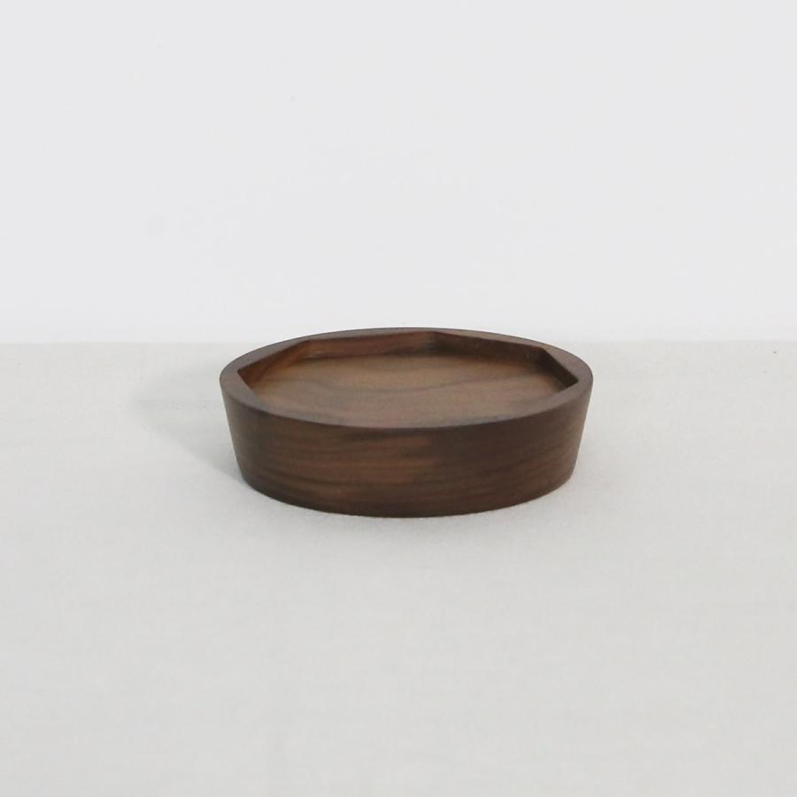 ウォールナットの削り出しアクセサリートレイ |  | 01