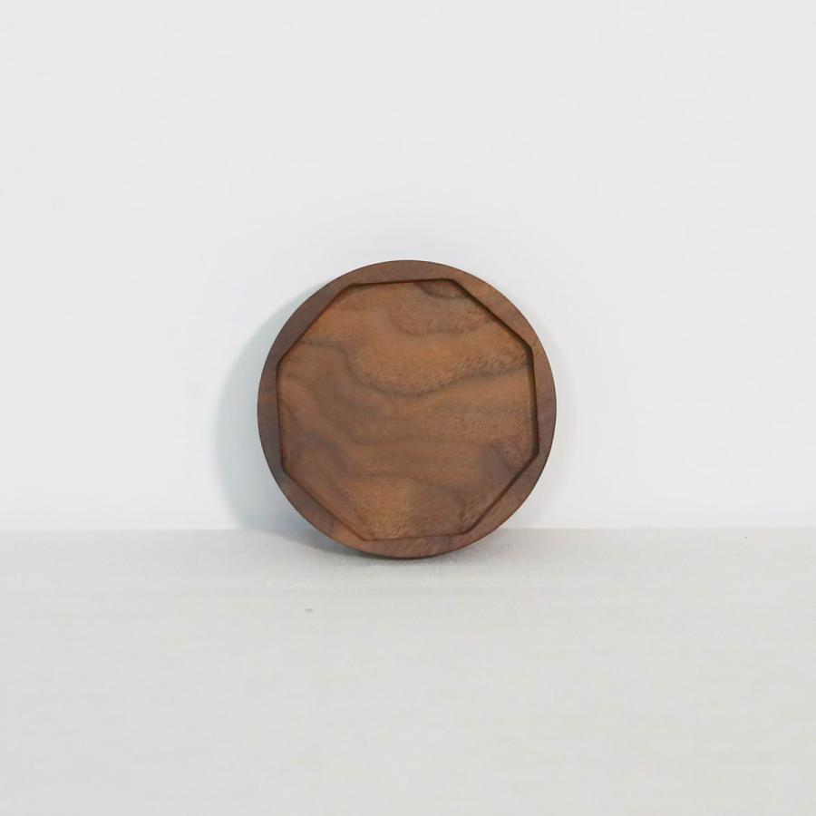 ウォールナットの削り出しアクセサリートレイ |  | 02