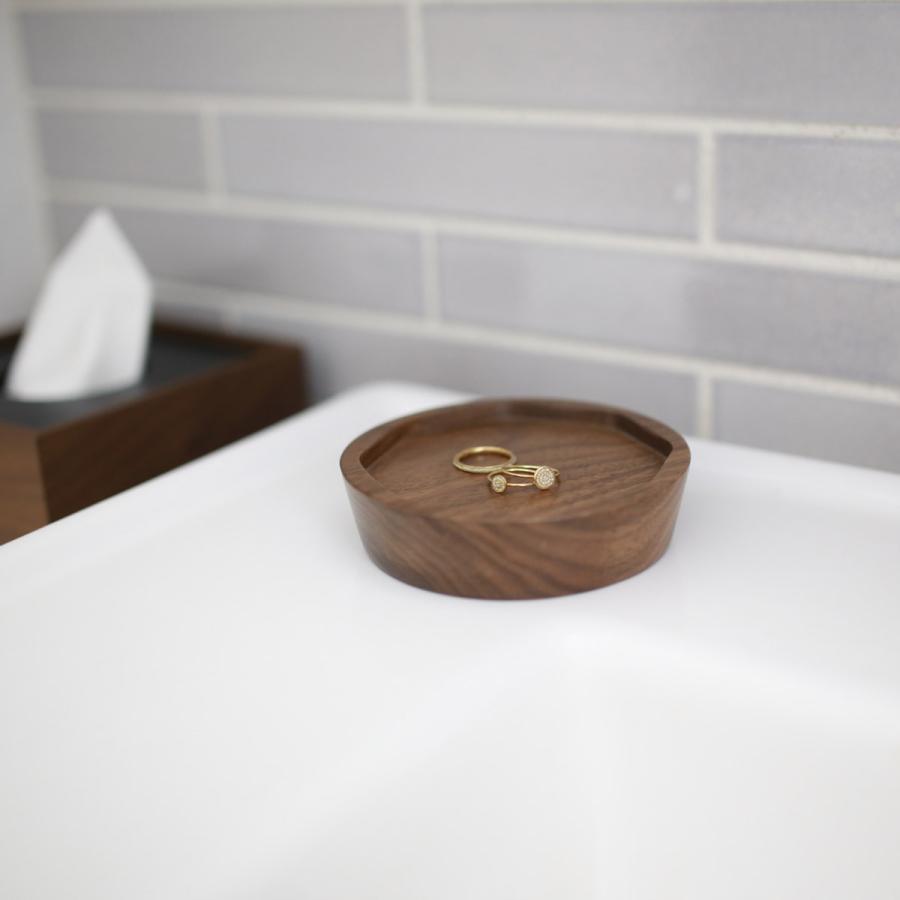 ウォールナットの削り出しアクセサリートレイ |  | 03