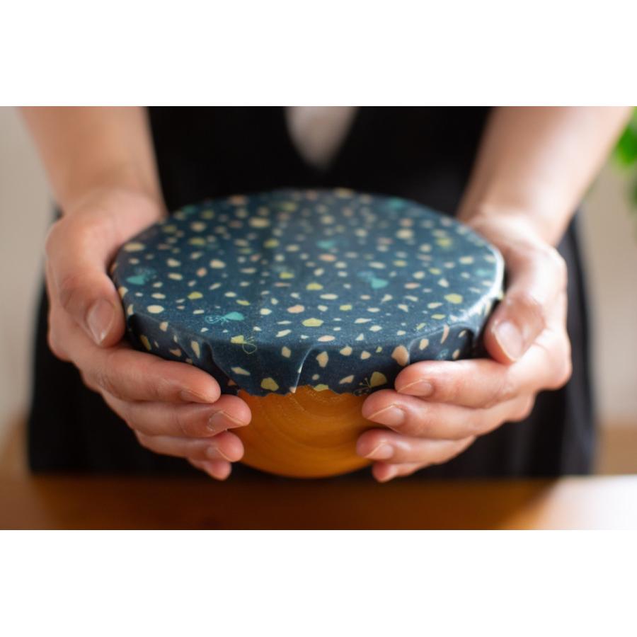 【tsutsumi ミツロウラップ】ブルー花柄(一枚入り) Mサイズ 27×27cm 食品用ラップ 食器 アウトドア ハンドメイド エコ みつろう |  | 06