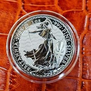 2025 英国銀ブリタニア 1 オンス .999 銀貨 (BU) カプセル入り