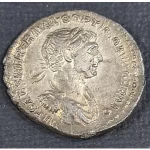 ローマのコイン、トラヤヌス帝、西暦 98 〜 117 年、デナリウス銀貨