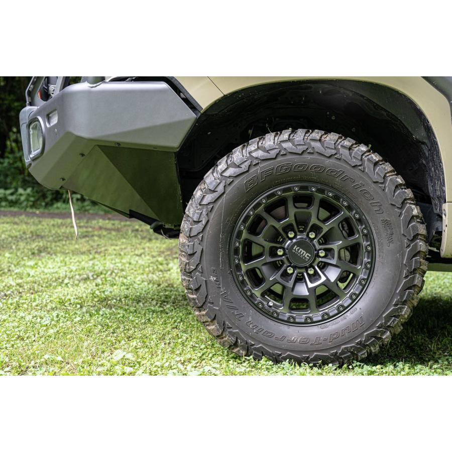 USオフ系 サテンブラック KMC KM718 SUMMIT 8.5J 17in IS18 139.7 トライトンGSR プラド ハイラックス FJ にの画像