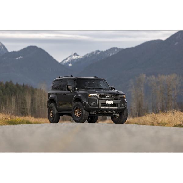 2025モデル チューナー設定 ブロンズ KMC KM553 TORX 8.5J 17in IS±0 139.7 プラド ハイラックス FJ オーバーフェンダー車の画像
