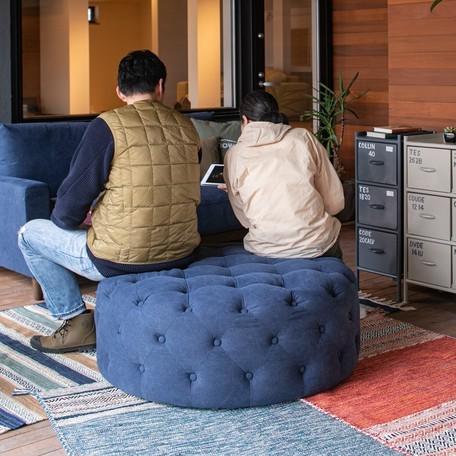 大きいデザインチェアー 布生地ゆったりスツール スタイリッシュ