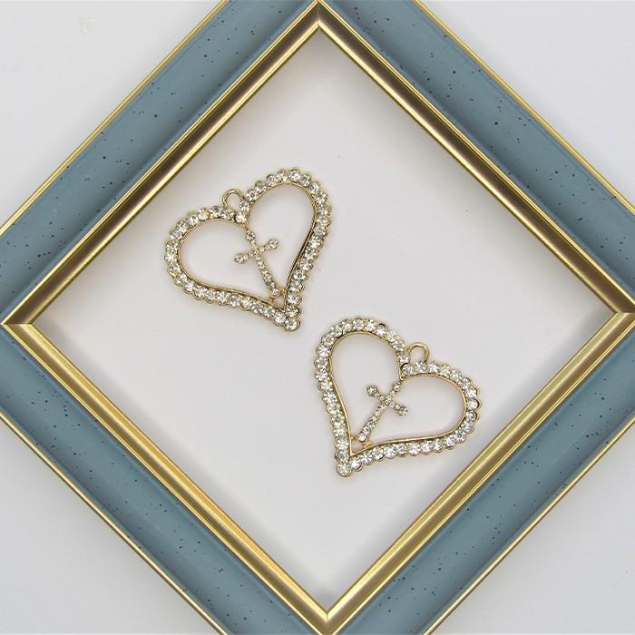 キラキラハートの大きめチャーム インパクト クロス 可愛いハートと