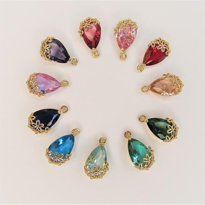 パステルカラー ひねりチャーム 大ぶりピアス カラフルな花びらが舞う大ぶりイヤリング 大人可愛いカラーが映える