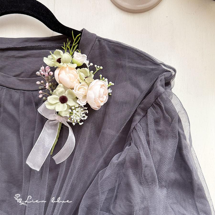 コサージュ ラナンキュラス ピンク グリーン ホワイト リボン かわいい  春 シンプル　卒業式　入学式　結婚式 | 