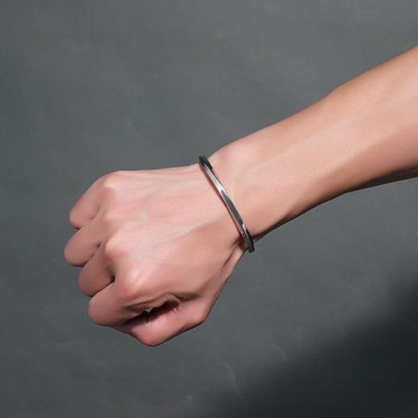 メンズ ブレスレット シルバー 黒 チタン腕輪 おしゃれ 高級 かっこいい 人気 男性 10代 代 30代 シンプル Bracelettitn02 バッグ小物のケリーバートbysteimi 通販 Yahoo ショッピング