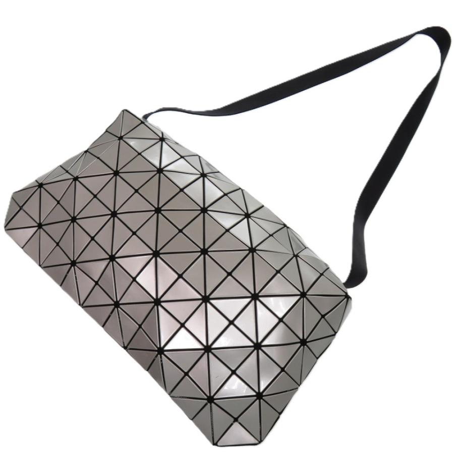 ISSEY MIYAKE（イッセイミヤケ） 美品 スラッシュ BAO BAO ISSEY