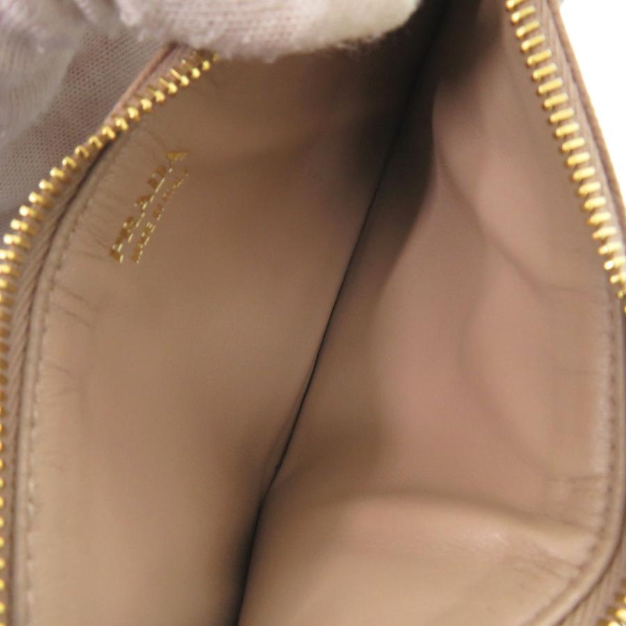 PRADA（プラダ） サフィアーノトライアングル レザー ベージュ