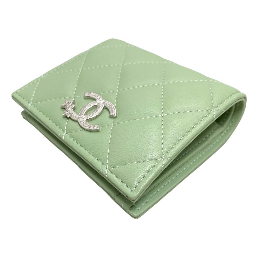 CHANEL シャネル ラムスキン マトラッセ 二つ折り　ギャラ付き 箱付き CHANEL シャネル マトラッセ ラムスキン 二つ折り財布の買取実績