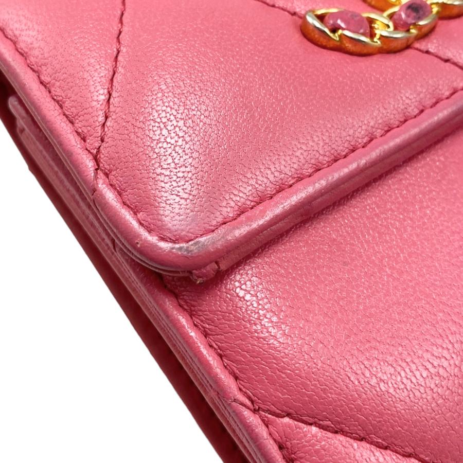 CHANEL 三つ折り財布 ピンク ココマーク ミディアムフラップ マトラッセル CHANEL 三つ折り財布 ピンク ココマーク ミディアムフラップ