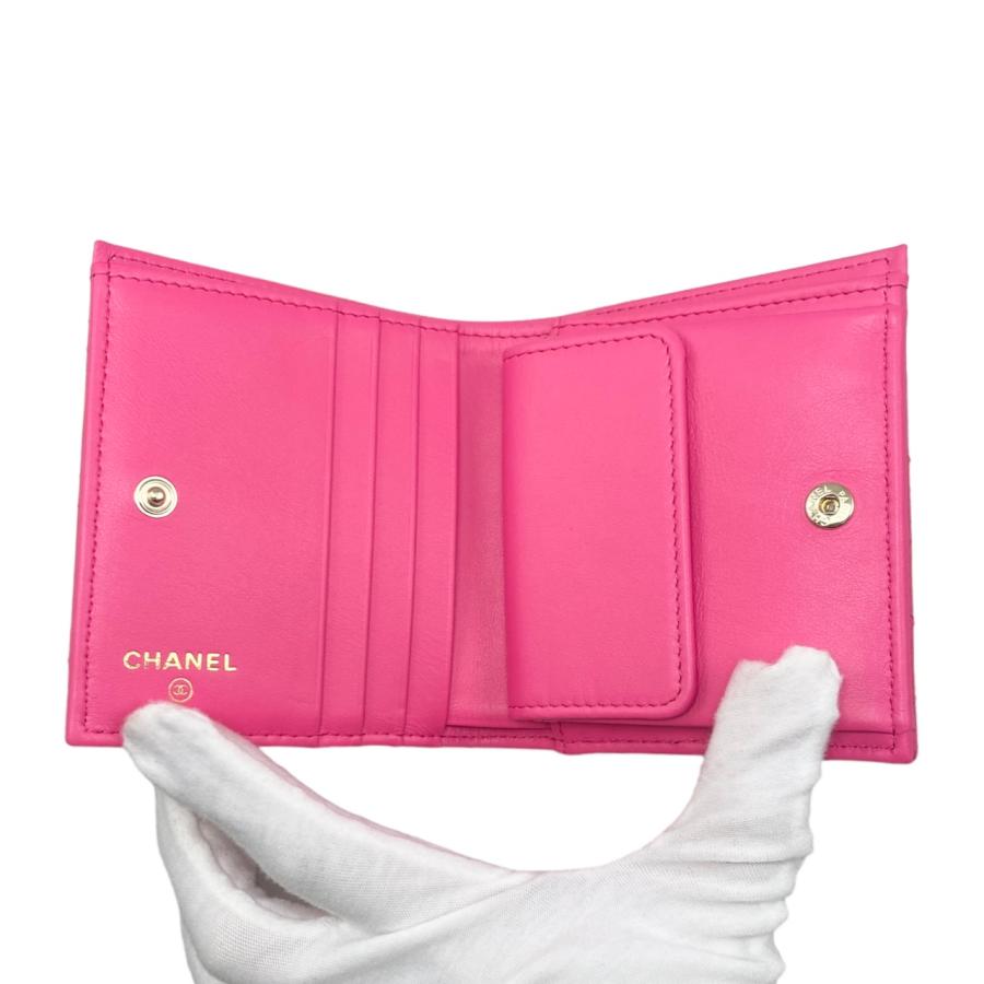 希少 CHANEL シャネル ピンク キャビアスキン レザー 二つ折り財布 中古・古着通販】CHANEL (シャネル) キャビアスキンマトラッセ2