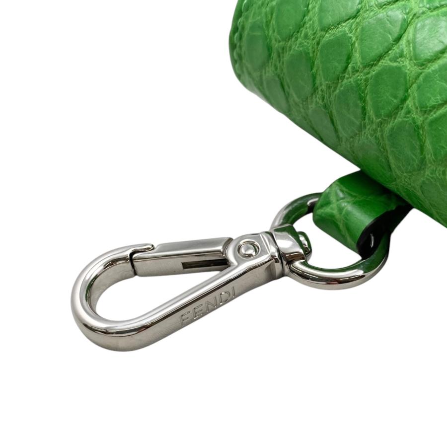 新品未使用FENDIフェンディバケットチャームAirPods Proケース